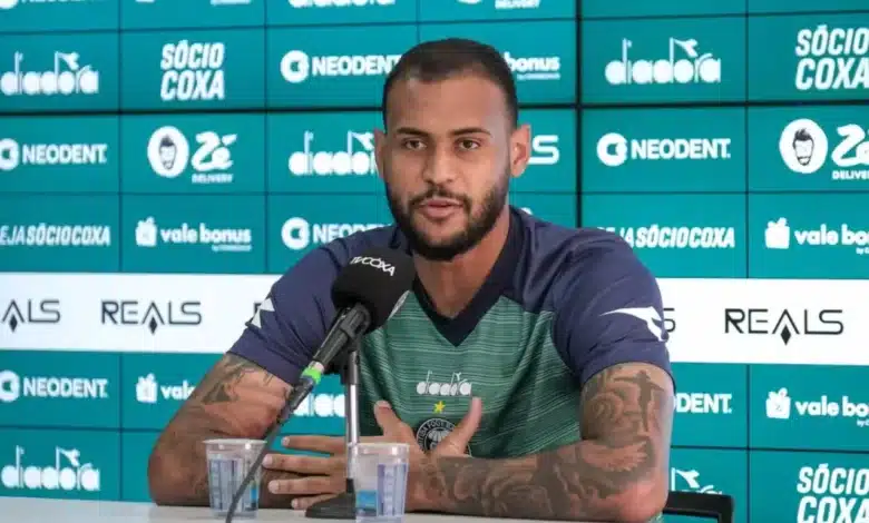 Brumado em entrevista pelo Coxa. (Foto: JP Pacheco/Coritiba)