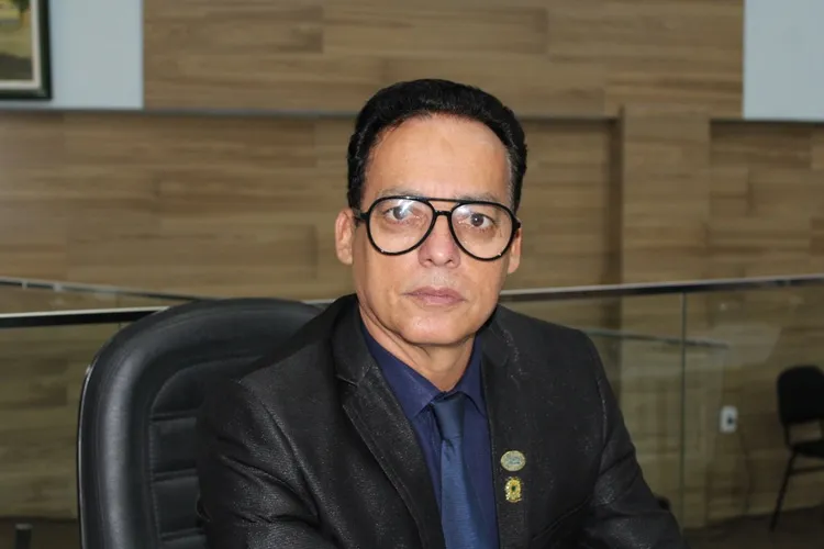 Vereador Santinho propõe uso da Bíblia nas escolas em Brumado; tema já foi barrado pela Justiça em outras cidades