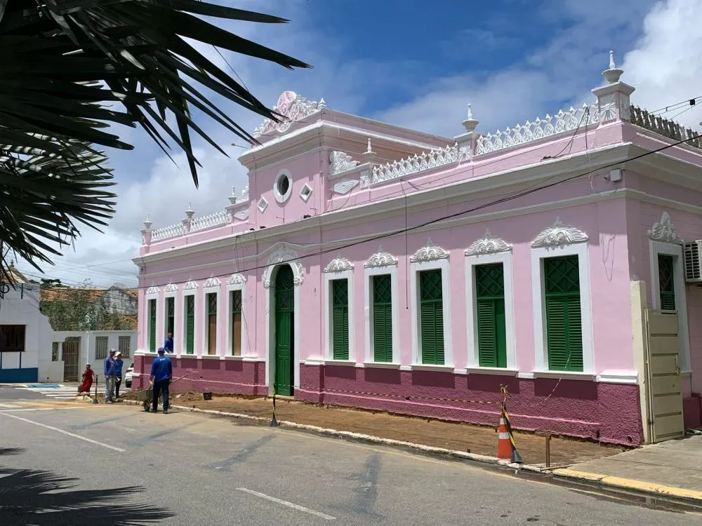 Prefeitura de Vitória da Conquista abre seleção com 163 vagas temporárias para níveis médio e superior