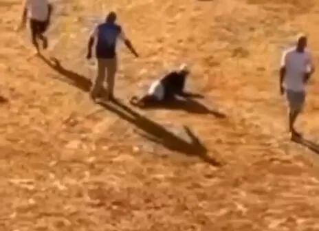 Jovem de 19 anos é executado a tiros em campo de futebol em Itamaraju, no extremo sul da Bahia