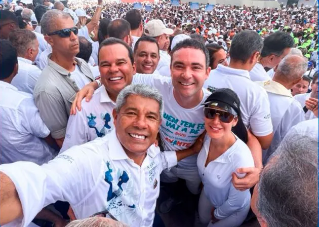 Prefeito de Brumado, Fabrício Abrantes participa da Lavagem do Bonfim ao lado de autoridades estaduais