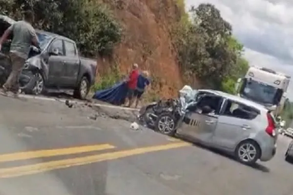 Acidente entre Palio e caminhonete mata casal na BR-101, em Itabela; vítima era natural de Brumado