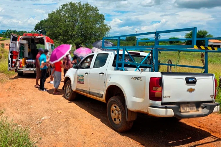 Colisão entre moto e caminhonete em Macaúbas deixa gestante gravemente ferida; bebê morre