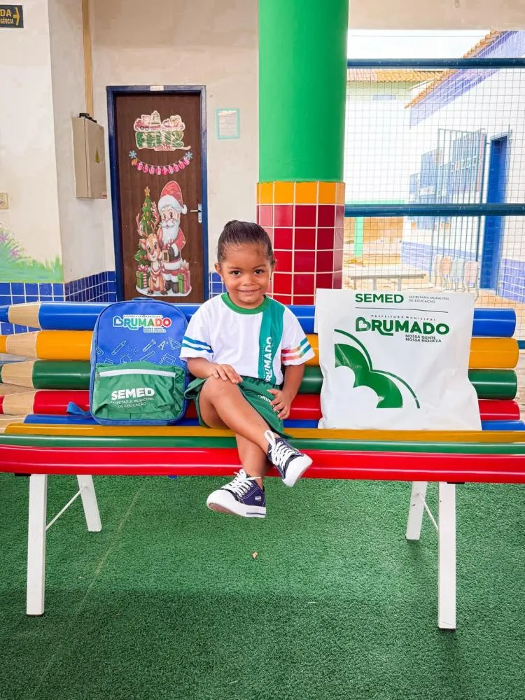 Brumado inicia distribuição de uniformes para alunos da rede municipal