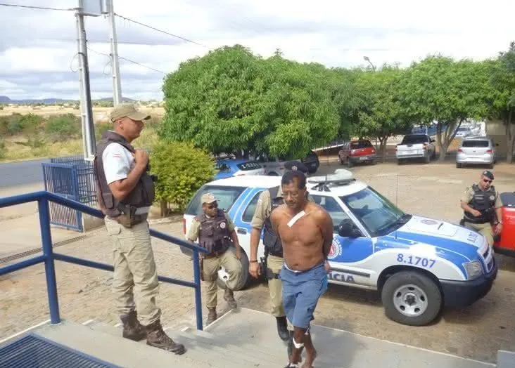 Foto: Edimar Gonçalves da Silva durante apresentação na delegacia logo após ser preso pelo crime, em 2012.