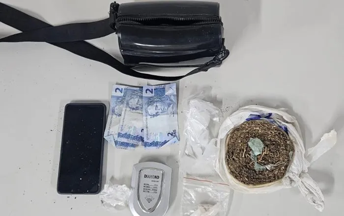 Mulher é presa suspeita de tráfico de drogas em Igaporã, no sudoeste da Bahia