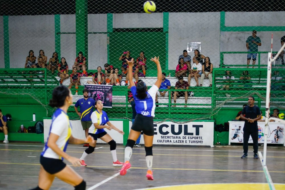 Copa Ouro Feminina encerra Mês da Mulher com finais disputadas em Brumado