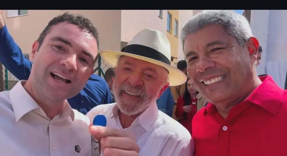 Prefeito Fabrício Abrantes celebra conquista de 200 casas do Minha Casa, Minha Vida para Brumado ao lado de Lula