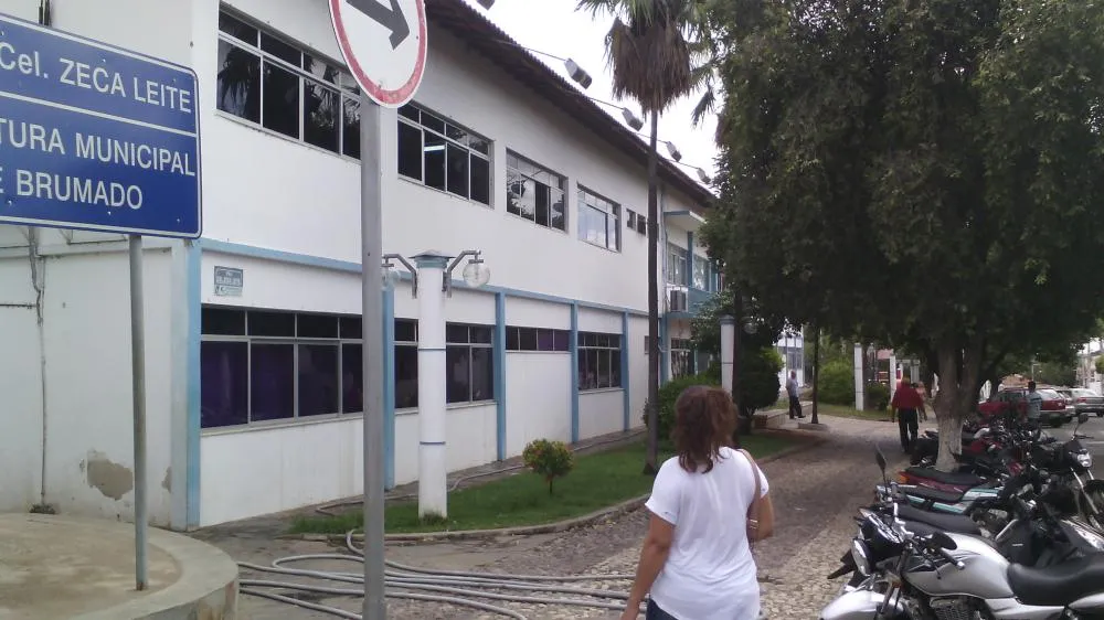 Prefeitura de Brumado antecipa 50% do 13º salário e injeta R$ 5,7 milhões na economia local